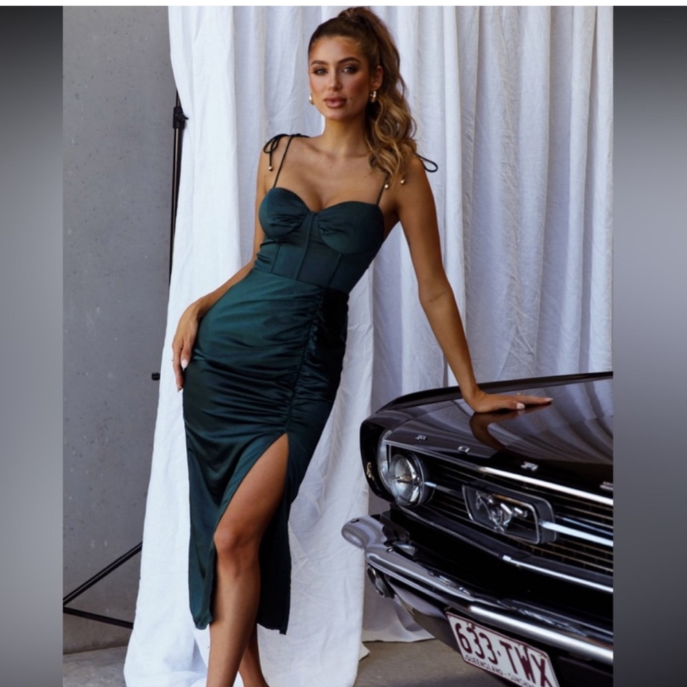 Selfie Leslie Forest Green Corset Midi Dress